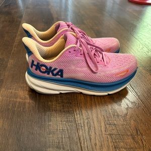 Hokas